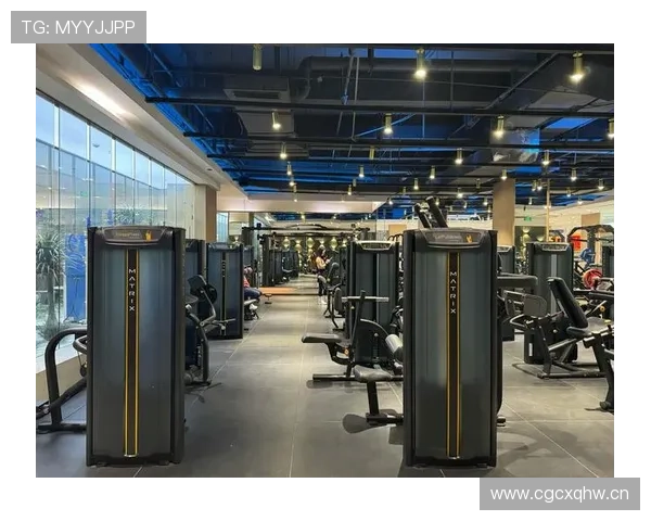 冯彦哲这自律程度，凌晨四点健身房打卡是日常？