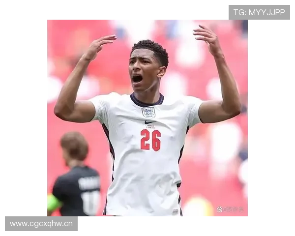 贝林厄姆训练时居然穿得比我上班还讲究，这日常到底有多难跟上？