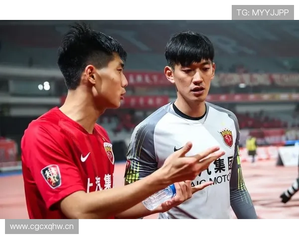 刚刷到颜骏凌拎菜的短视频，手腕那块名表和菜篮子同框笑哭了