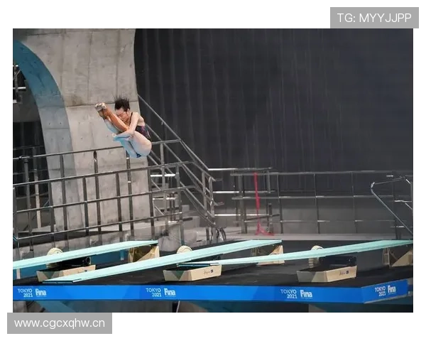 昌雅妮跳水完回家直接点三份甜品，教练说她训练时连水都不多喝一口