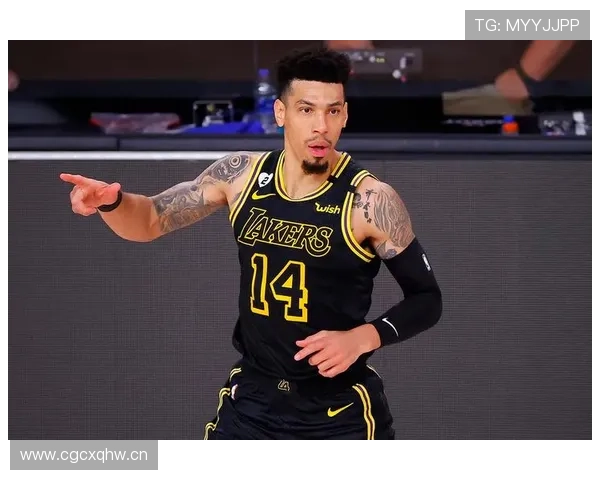 丹尼·格林三分高效命中率拉开空间助力球队攻防转换