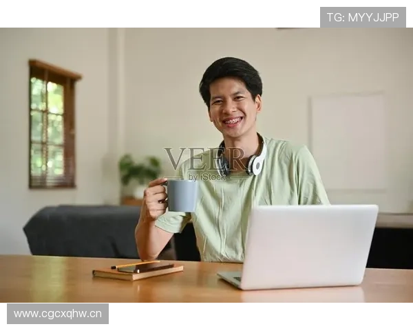 看瑞安·洛赫特手里那杯咖啡，我的月薪都羞愧了