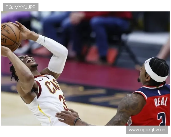 德隆·威廉姆斯通过精准挡拆牵制防守提升球队进攻节奏